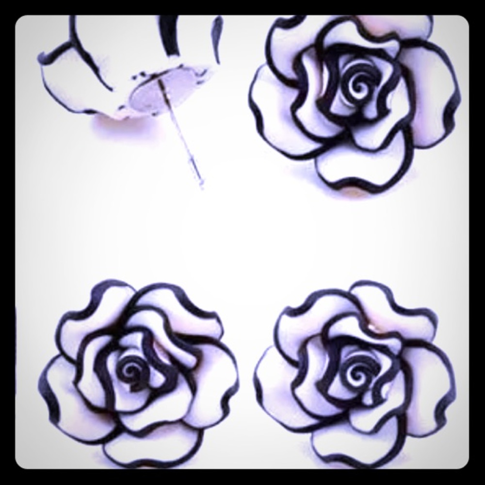 BLACK AND WHITE FLOWER STUDS